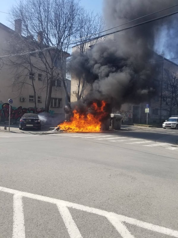 ОСУМ КОНТЕЈНЕРИ ИЗГОРЕА ВО ТЕКОТ НА ИЗМИНАТИОВ ВИКЕНД